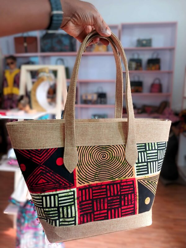 Ìdàpọ̀ Fusion Tote bag - Image 3
