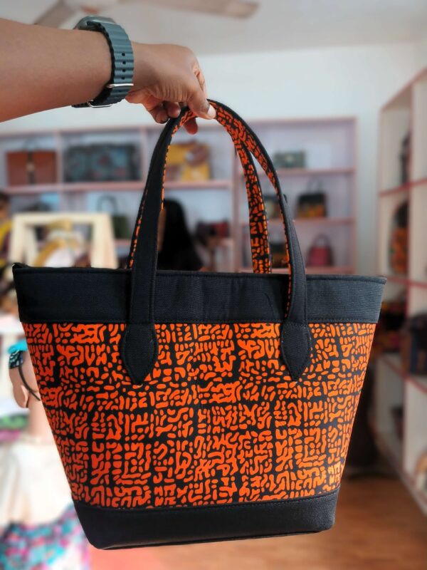 Ìdàpọ̀ Fusion Tote bag - Image 2